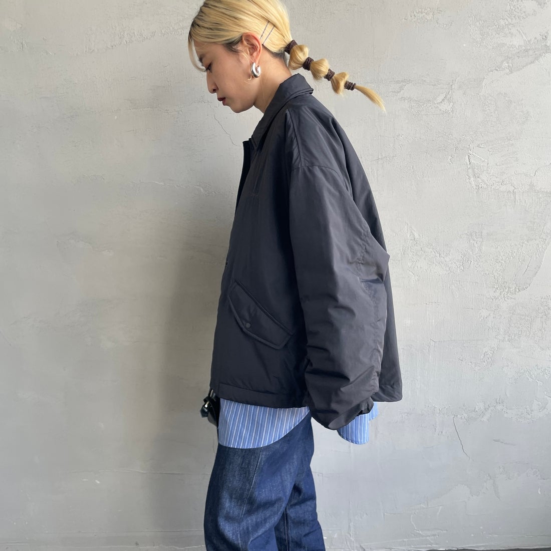 NANGA [ナンガ] ウィメンズ ソフトダウンコーチジャケット [N2501-0J003B] BLK&&モデル身長：150cm 着用サイズ：WM&&