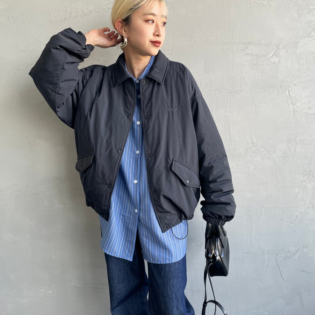 NANGA [ナンガ] ウィメンズ ソフトダウンコーチジャケット [N2501-0J003B] BLK&&モデル身長：150cm 着用サイズ：WM&&