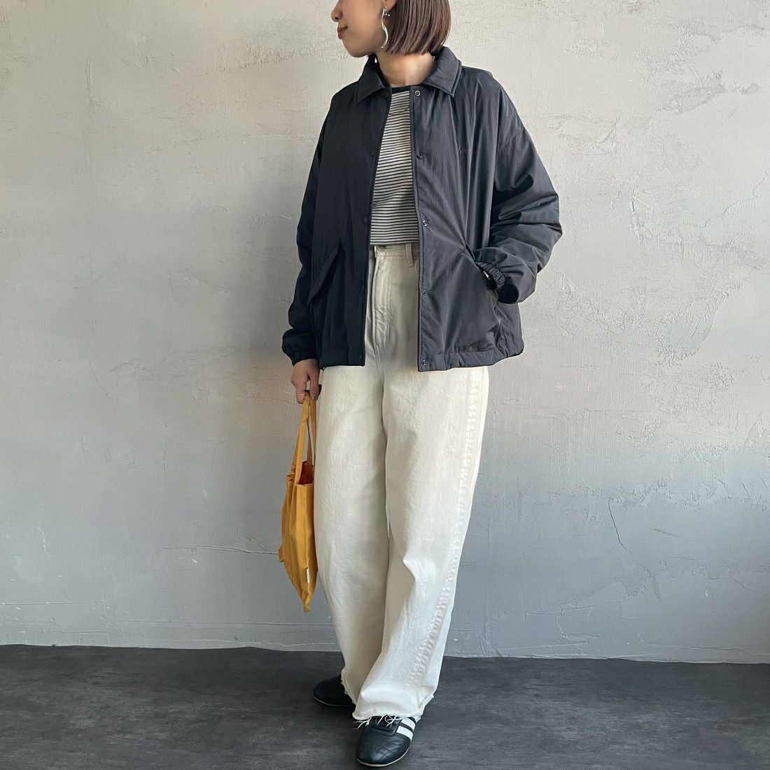 NANGA [ナンガ] ウィメンズ ソフトダウンコーチジャケット [N2501-0J003B] BLK&&モデル身長：159cm 着用サイズ：WM&&