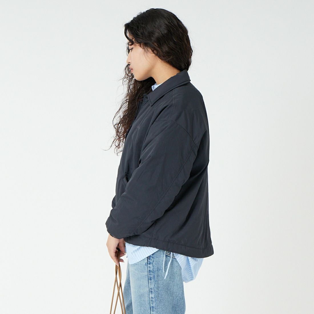 NANGA [ナンガ] ウィメンズ ソフトダウンコーチジャケット [N2501-0J003B] BLK &&モデル身長：162cm 着用サイズ：WM&&