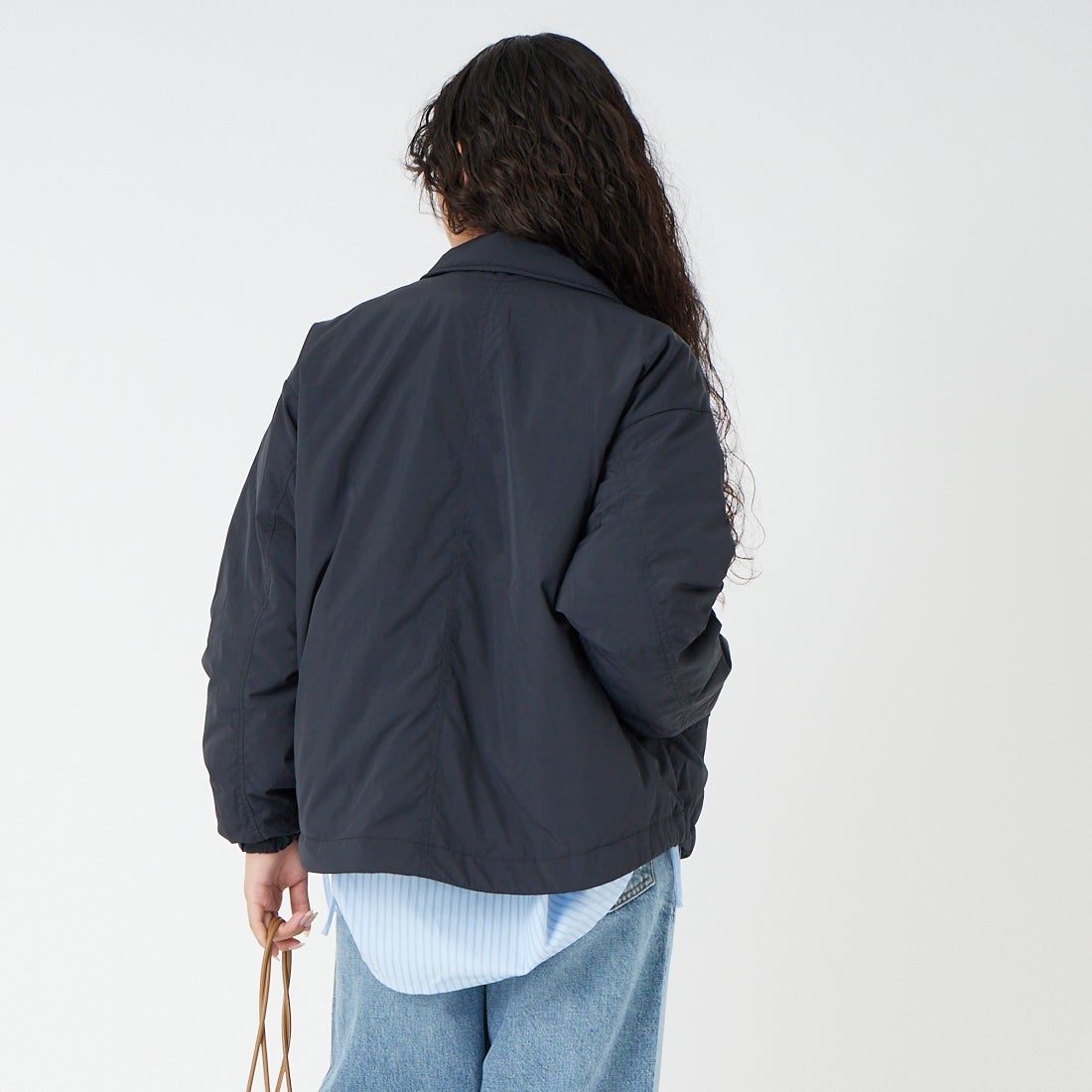 NANGA [ナンガ] ウィメンズ ソフトダウンコーチジャケット [N2501-0J003B] BLK &&モデル身長：162cm 着用サイズ：WM&&