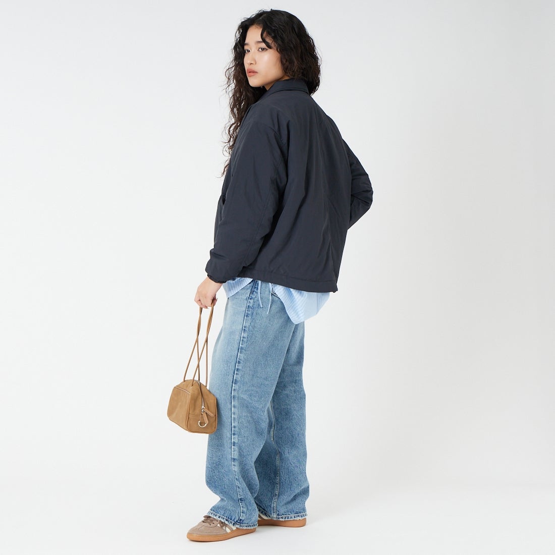 NANGA [ナンガ] ウィメンズ ソフトダウンコーチジャケット [N2501-0J003B] BLK &&モデル身長：162cm 着用サイズ：WM&&