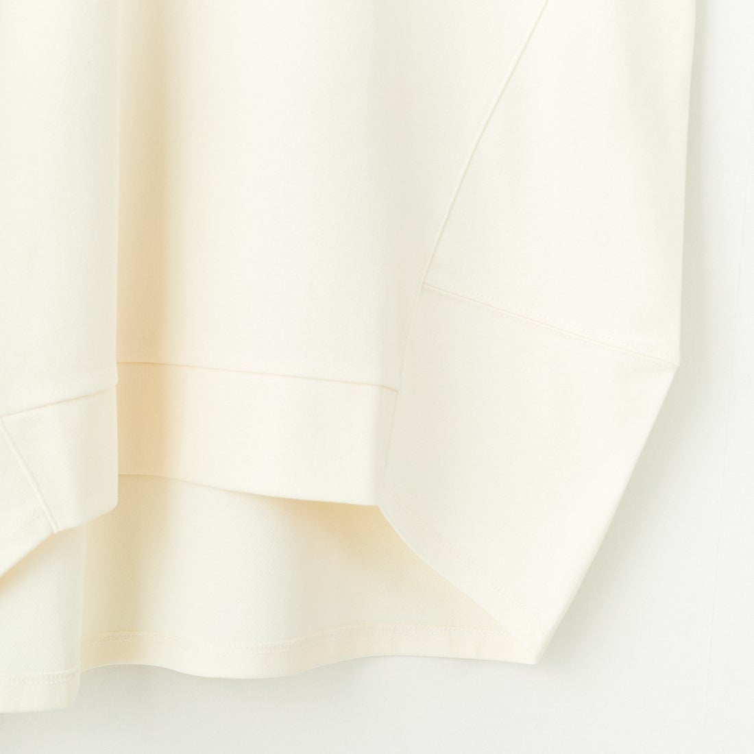 Maison de L'allure [メゾン ドゥ ラリュール] 袖ギャザー前後差バルーンプルオーバー [M25112007] 21 IVORY