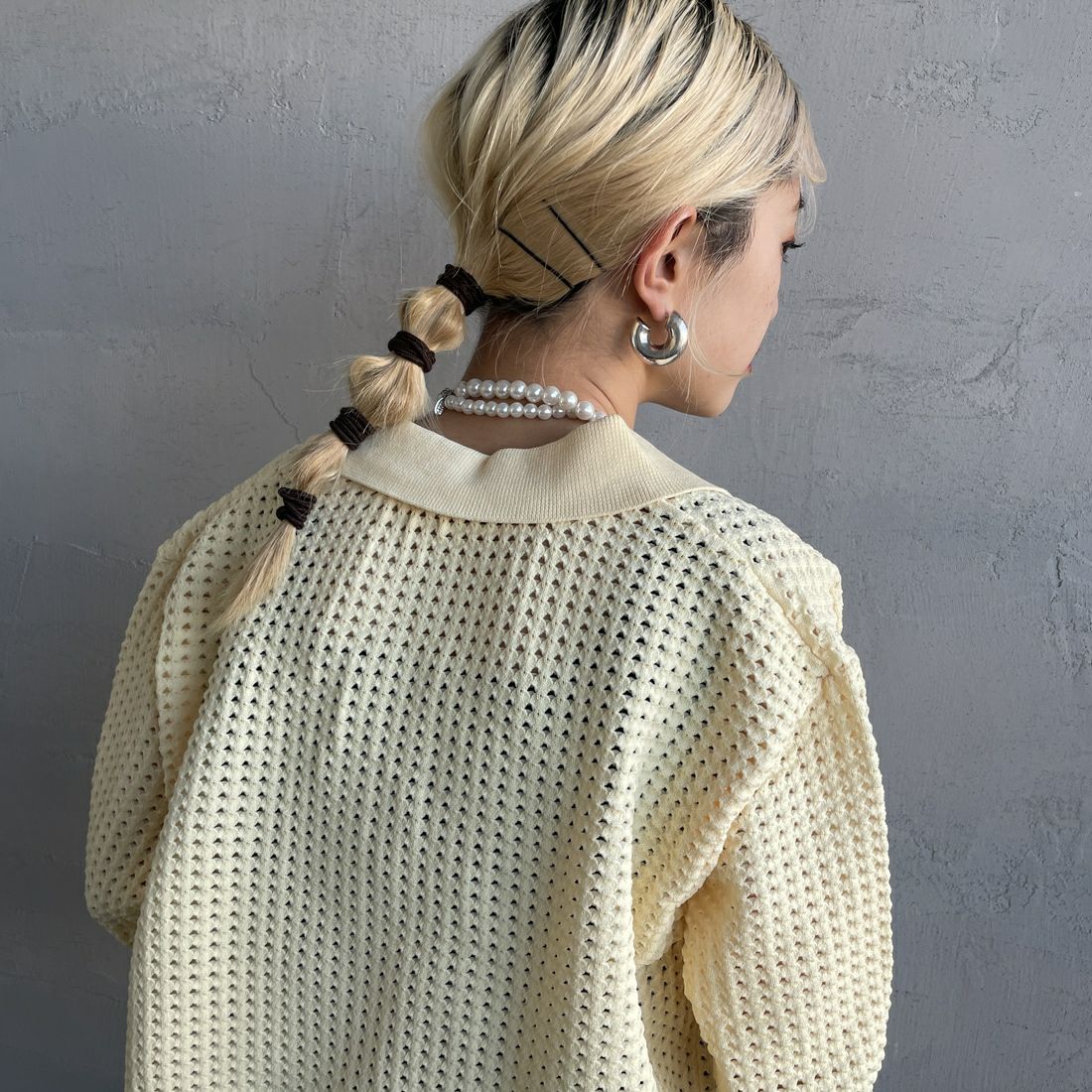 Maison de L'allure [メゾン ドゥ ラリュール] 襟付きメッシュニットプルオーバー [M24141012] 30 CREAM &&モデル身長：150cm 着用サイズ：F&&