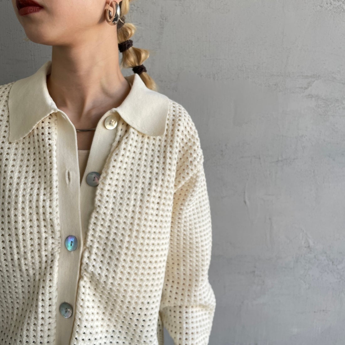 Maison de L'allure [メゾン ドゥ ラリュール] 襟付きメッシュニットプルオーバー [M24141012] 02 OFF &&モデル身長：150cm 着用サイズ：F&&