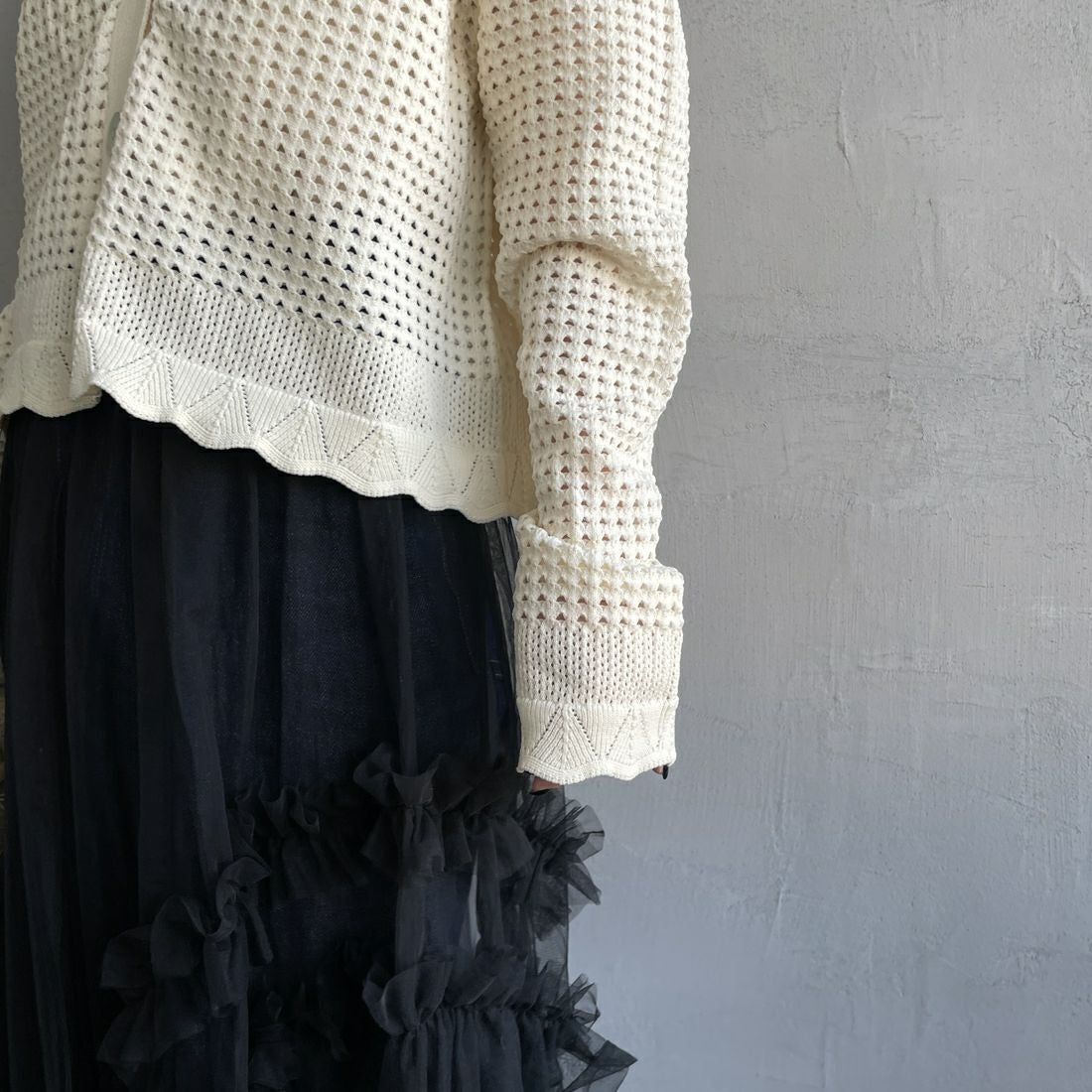 Maison de L'allure [メゾン ドゥ ラリュール] 襟付きメッシュニットプルオーバー [M24141012] 02 OFF &&モデル身長：150cm 着用サイズ：F&&