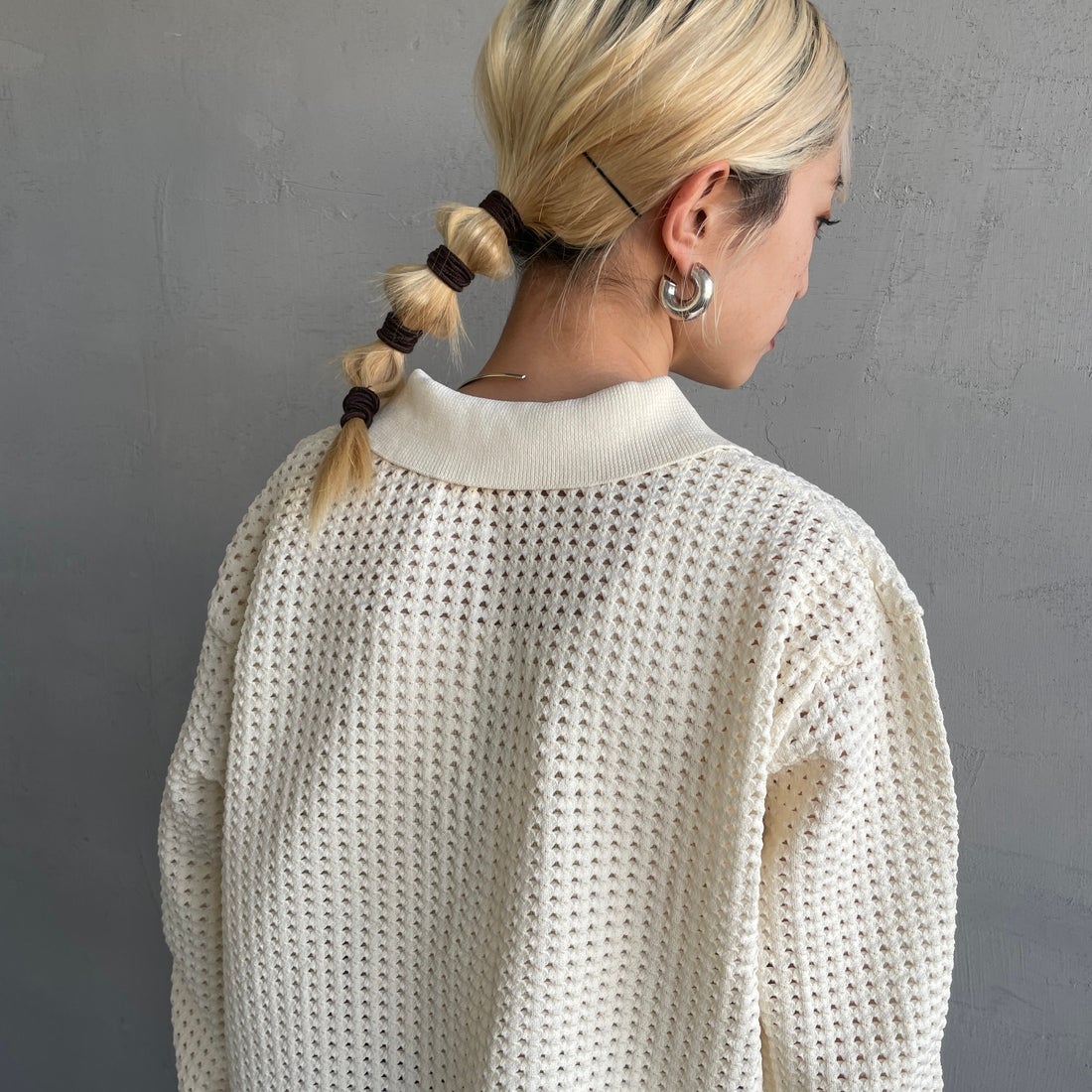 Maison de L'allure [メゾン ドゥ ラリュール] 襟付きメッシュニットプルオーバー [M24141012] 02 OFF &&モデル身長：150cm 着用サイズ：F&&