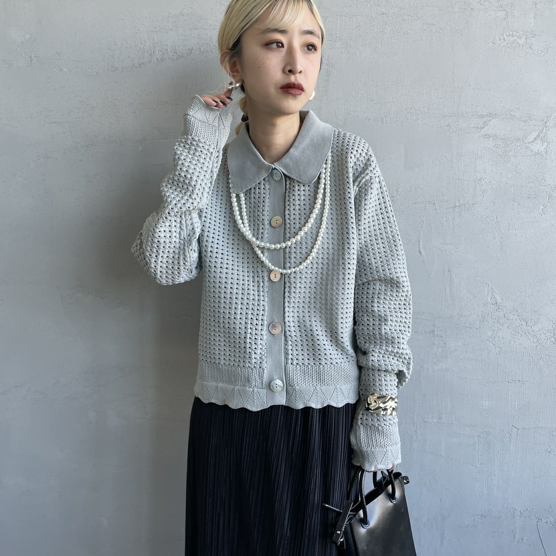 Maison de L'allure [メゾン ドゥ ラリュール] 襟付きメッシュニットプルオーバー [M24141012] 05 L.GRAY &&モデル身長：150cm 着用サイズ：F&&