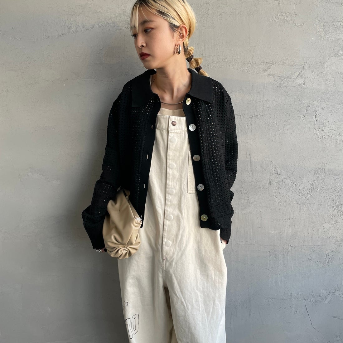 Maison de L'allure [メゾン ドゥ ラリュール] 襟付きメッシュニットプルオーバー [M24141012] 09 BLACK &&モデル身長：150cm 着用サイズ：F&&