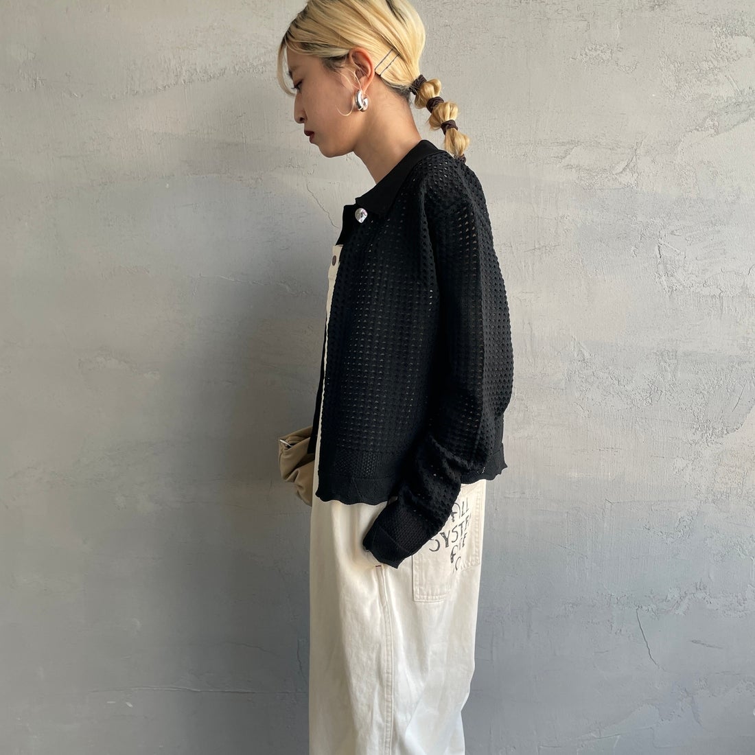 Maison de L'allure [メゾン ドゥ ラリュール] 襟付きメッシュニットプルオーバー [M24141012] 09 BLACK &&モデル身長：150cm 着用サイズ：F&&