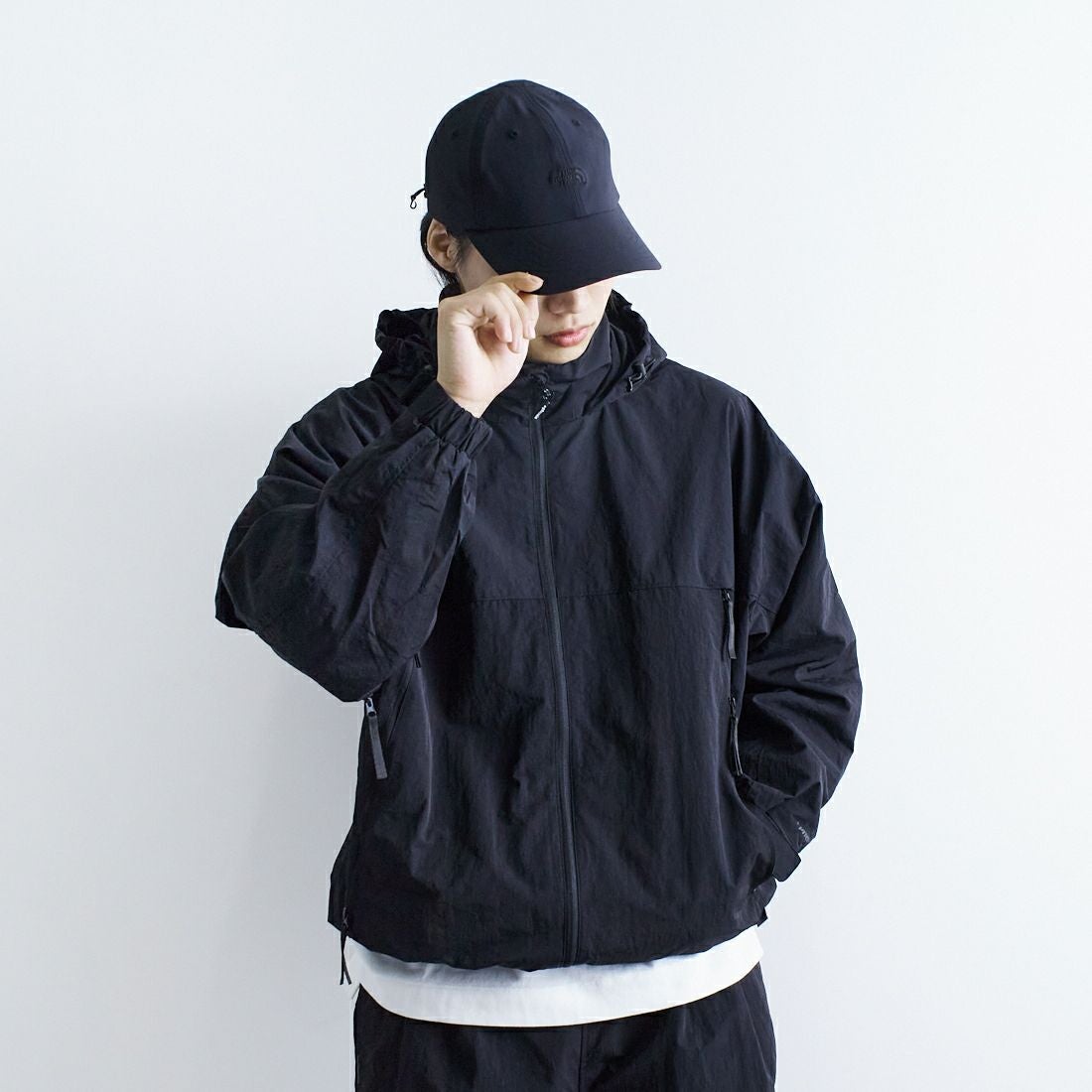 +phenix [プラスフェニックス] 別注 LEVEL7 ライトナイロンジャケット [POO-25023IN-JF] BLACK &&モデル身長：179cm 着用サイズ：L&&