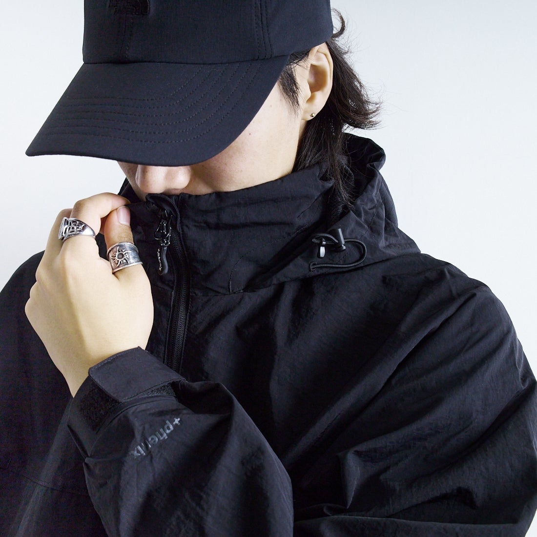 +phenix [プラスフェニックス] 別注 LEVEL7 ライトナイロンジャケット [POO-25023IN-JF] BLACK &&モデル身長：179cm 着用サイズ：L&&