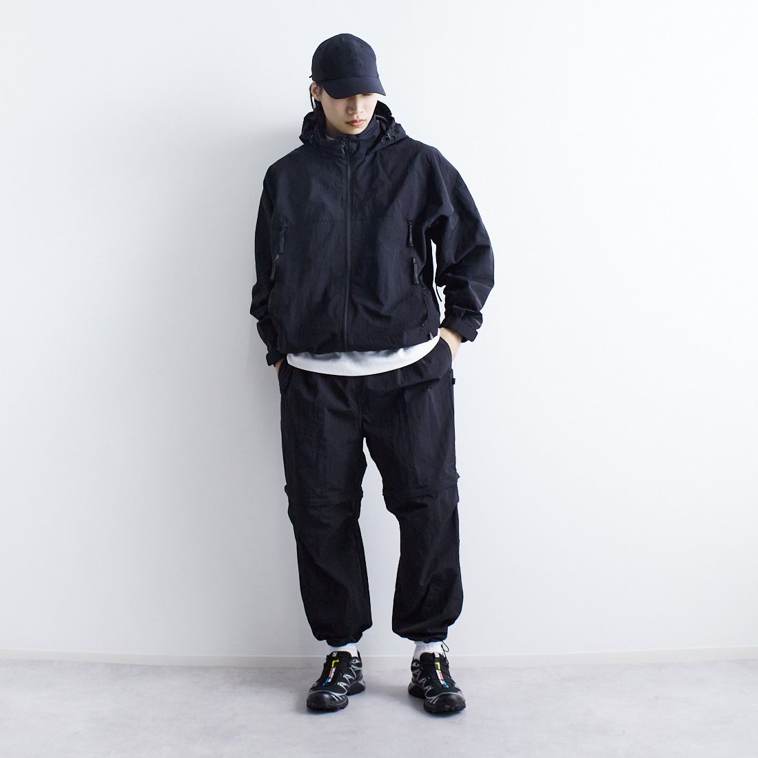 +phenix [プラスフェニックス] 別注 LEVEL7 ライトナイロンジャケット [POO-25023IN-JF] BLACK &&モデル身長：179cm 着用サイズ：L&&
