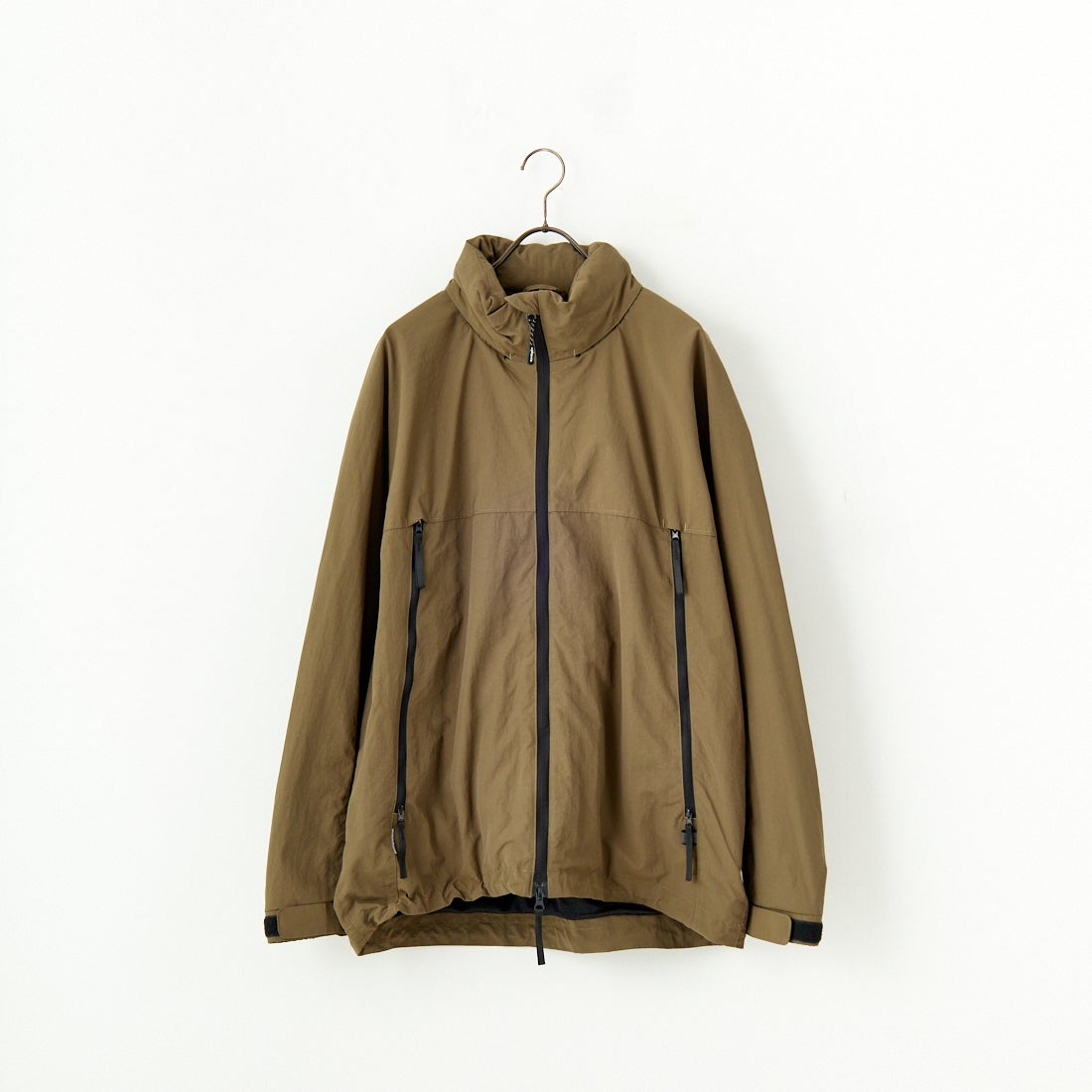 +phenix [プラスフェニックス] 別注 LEVEL7 ライトナイロンジャケット [POO-25023IN-JF] OLIVE