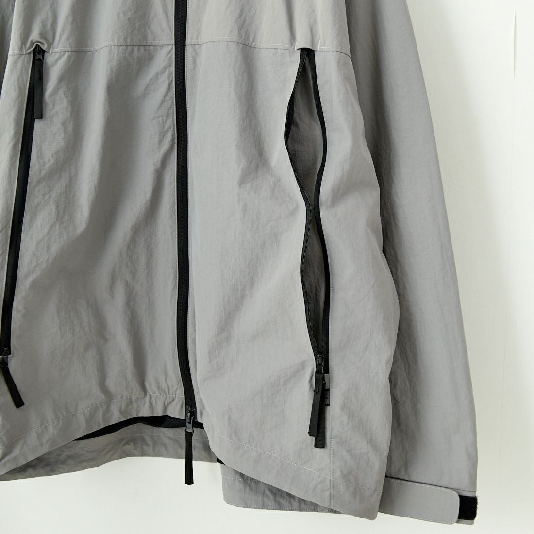 +phenix [プラスフェニックス] 別注 LEVEL7 ライトナイロンジャケット [POO-25023IN-JF] GRAY