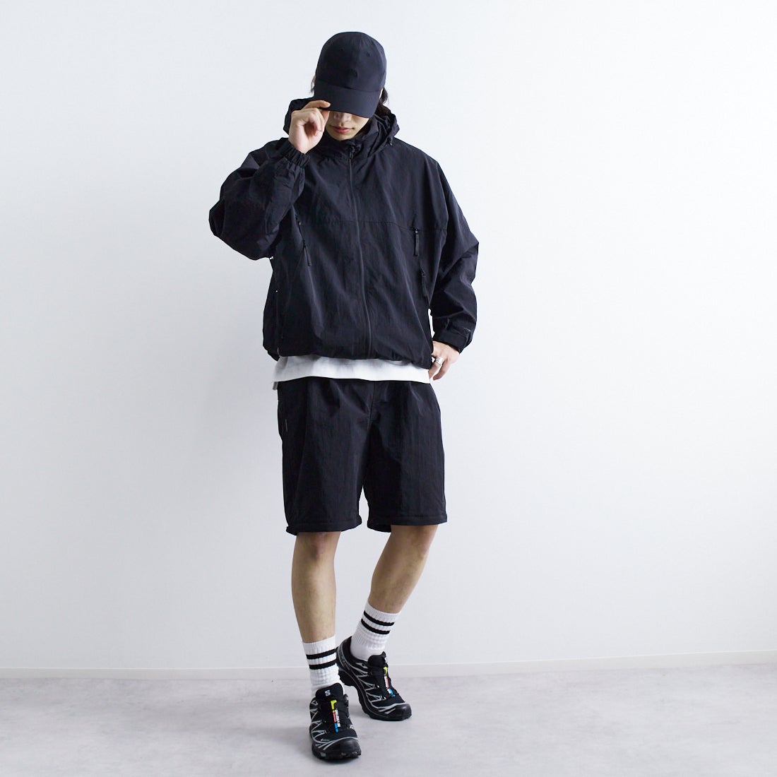 +phenix [プラスフェニックス] 別注 2WAY ナイロンタッサーコンバーチブルパンツ [POB-25007IN-JF] BLACK &&モデル身長：179cm 着用サイズ：L&&