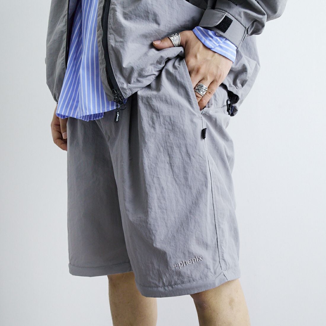 +phenix [プラスフェニックス] 別注 2WAY ナイロンタッサーコンバーチブルパンツ [POB-25007IN-JF] GRAY &&モデル身長：179cm 着用サイズ：L&&