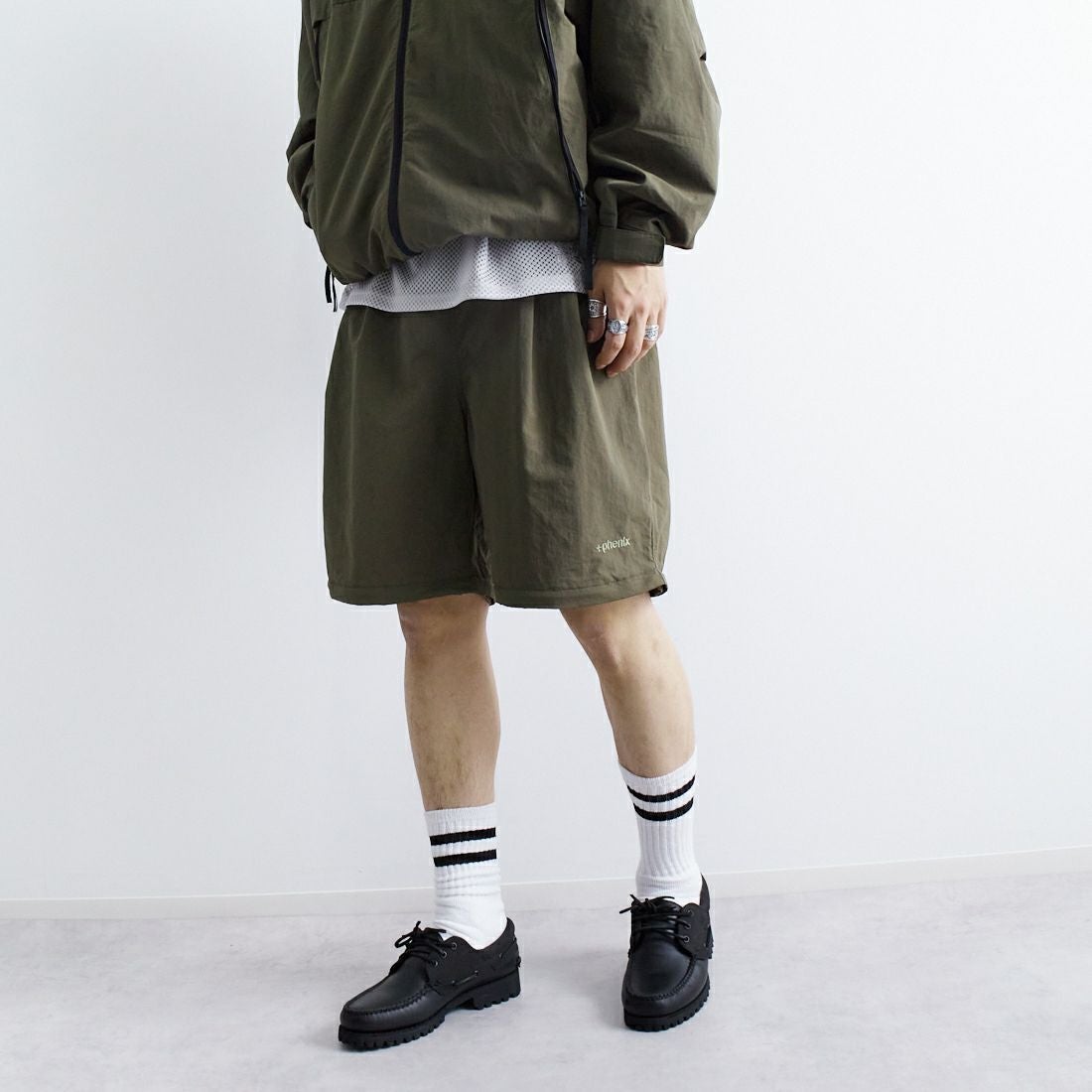 +phenix [プラスフェニックス] 別注 2WAY ナイロンタッサーコンバーチブルパンツ [POB-25007IN-JF] OLIVE &&モデル身長：179cm 着用サイズ：L&&