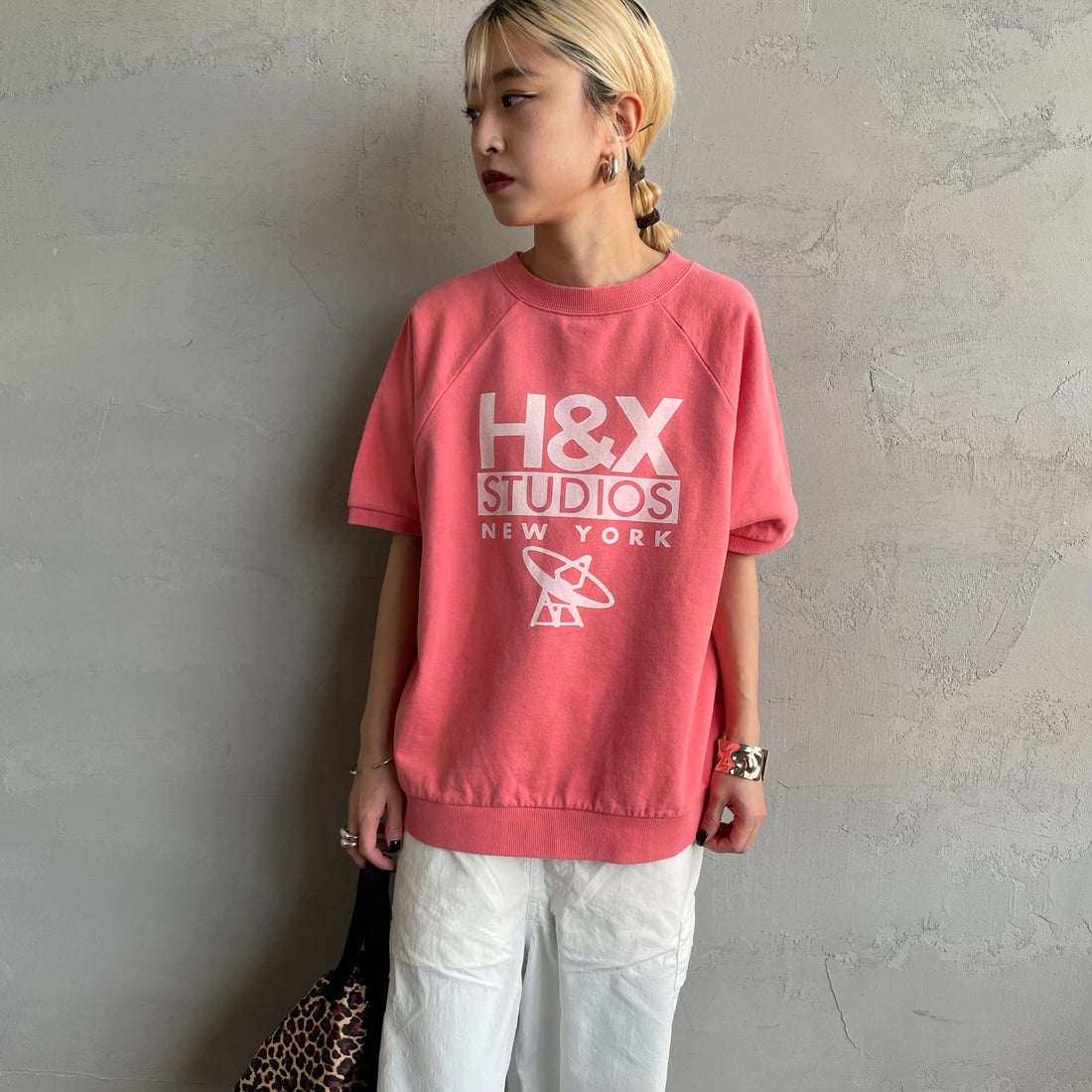 HANDTEX [ハンドテックス] 別注 ロゴプリント ラグランスリーブスウェット [HT7-CST-IN5-JF] ﾋﾟﾝｸ &&モデル身長：150cm 着用サイズ：F&&