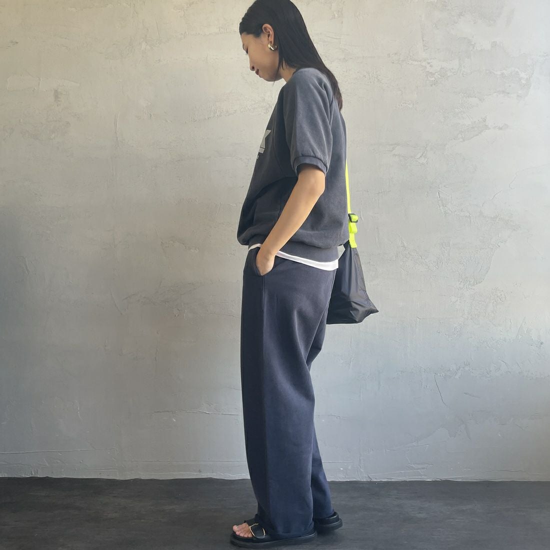 HANDTEX [ハンドテックス] 別注 ロゴプリント ラグランスリーブスウェット [HT7-CST-IN5-JF] ﾈｲﾋﾞｰ &&モデル身長：163cm 着用サイズ：F&&