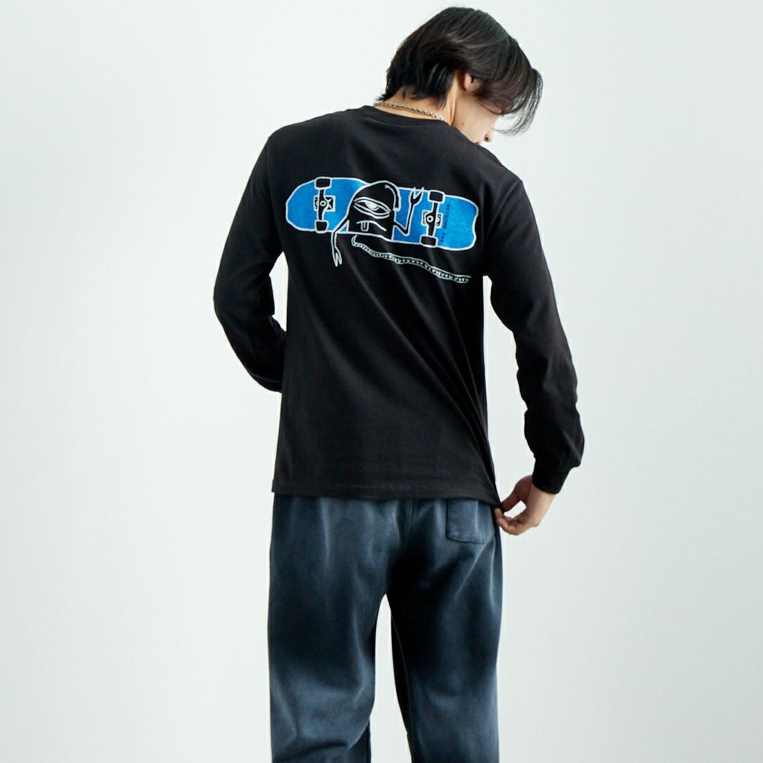 toy machine [トイマシーン] ハローセクト ロングスリーブTシャツ [TMPFLT4] BLACK &&モデル身長：179cm 着用サイズ：M&&