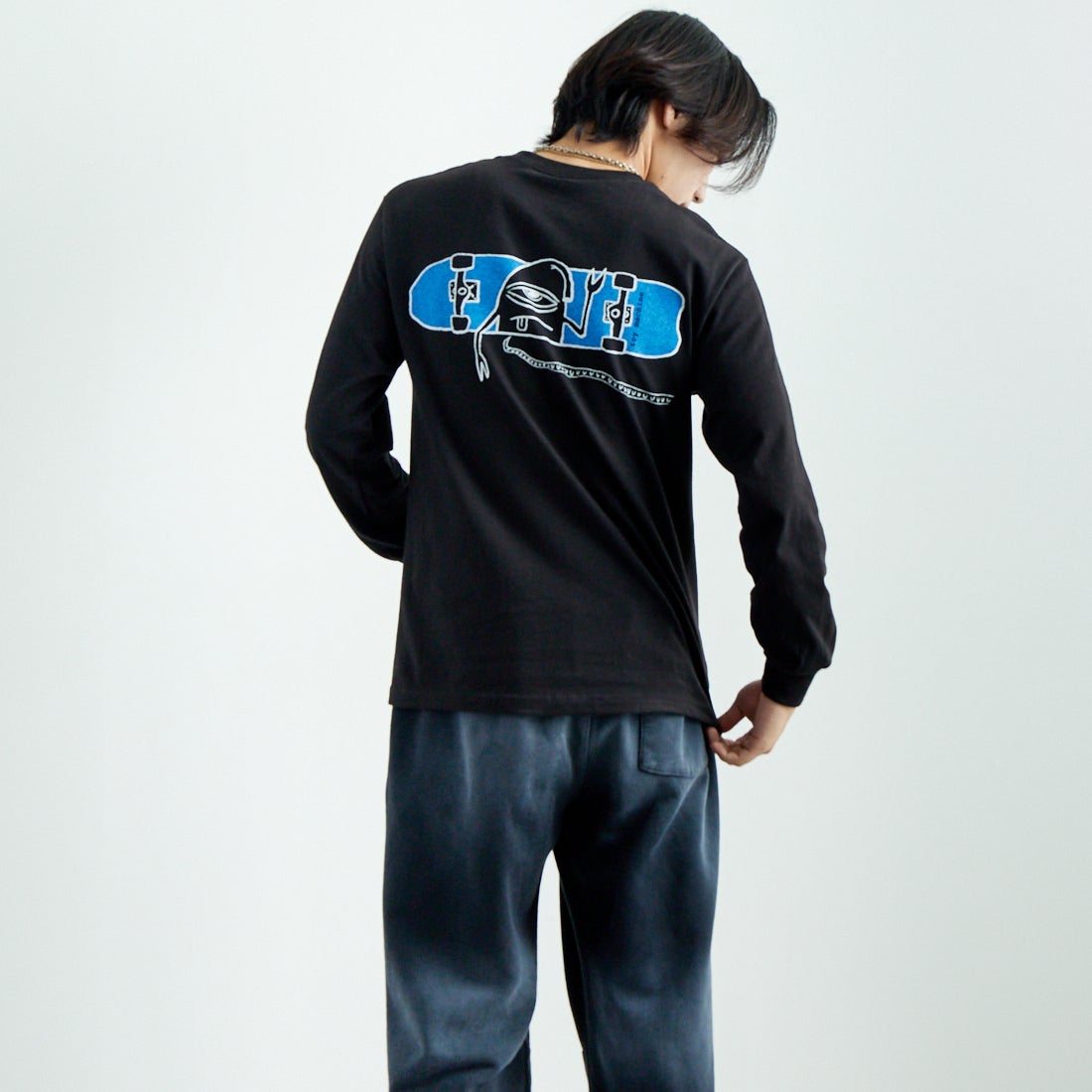 toy machine [トイマシーン] ハローセクト ロングスリーブTシャツ [TMPFLT4] BLACK &&モデル身長：179cm 着用サイズ：M&&