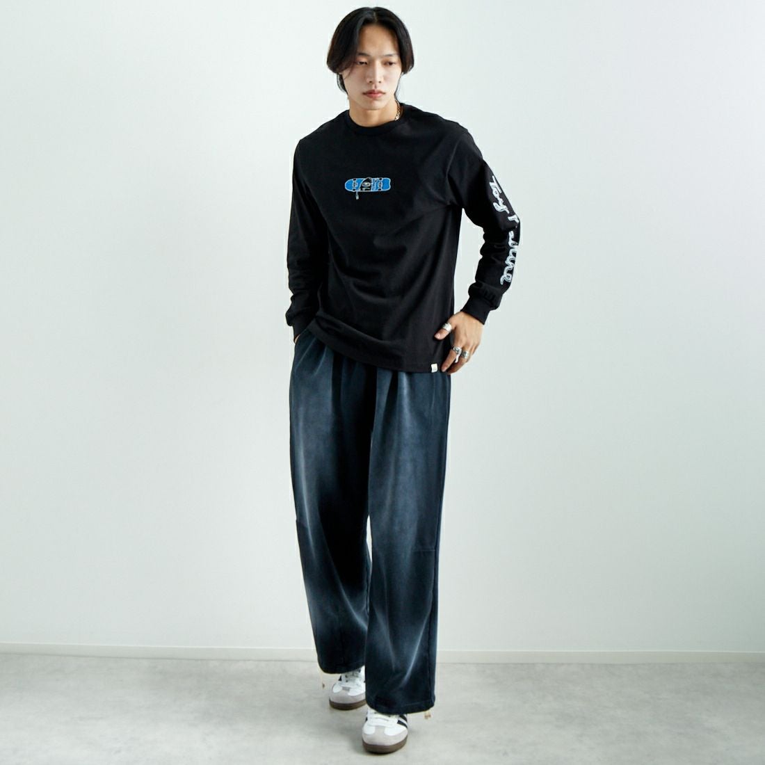 toy machine [トイマシーン] ハローセクト ロングスリーブTシャツ [TMPFLT4] BLACK &&モデル身長：179cm 着用サイズ：M&&