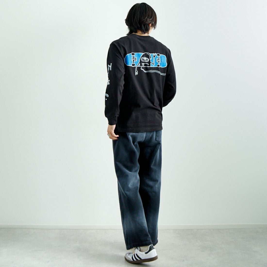 toy machine [トイマシーン] ハローセクト ロングスリーブTシャツ [TMPFLT4] BLACK &&モデル身長：179cm 着用サイズ：M&&