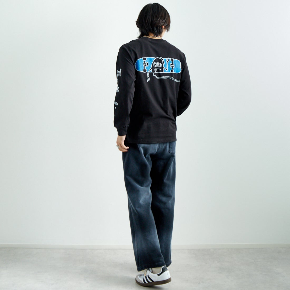 toy machine [トイマシーン] ハローセクト ロングスリーブTシャツ [TMPFLT4] BLACK &&モデル身長：179cm 着用サイズ：M&&