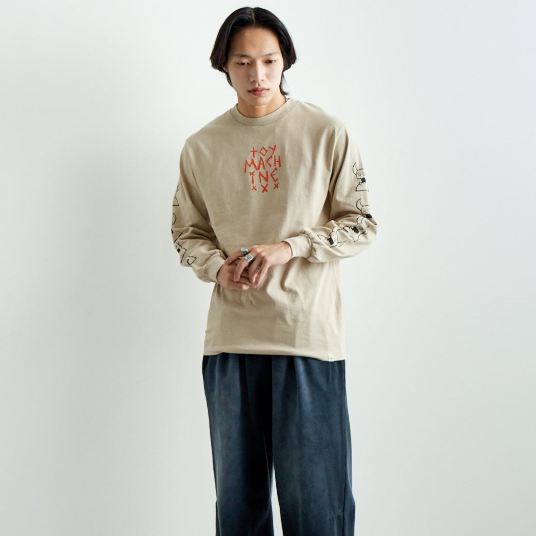 toy machine [トイマシーン] スケッチーモンスター ロングスリーブTシャツ [TMPFLT5] SAND &&モデル身長：179cm 着用サイズ：M&&