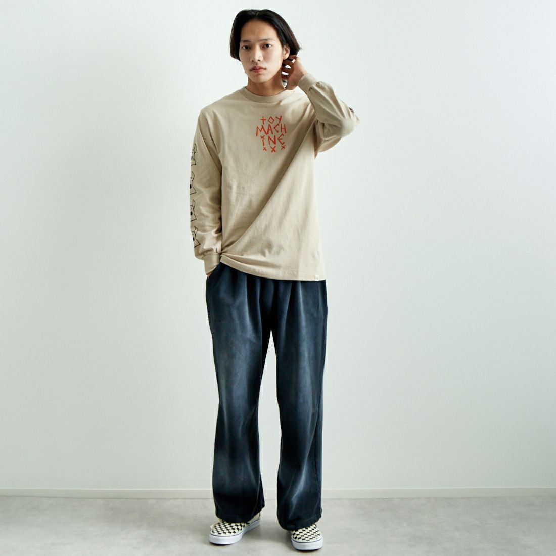 toy machine [トイマシーン] スケッチーモンスター ロングスリーブTシャツ [TMPFLT5] SAND &&モデル身長：179cm 着用サイズ：M&&