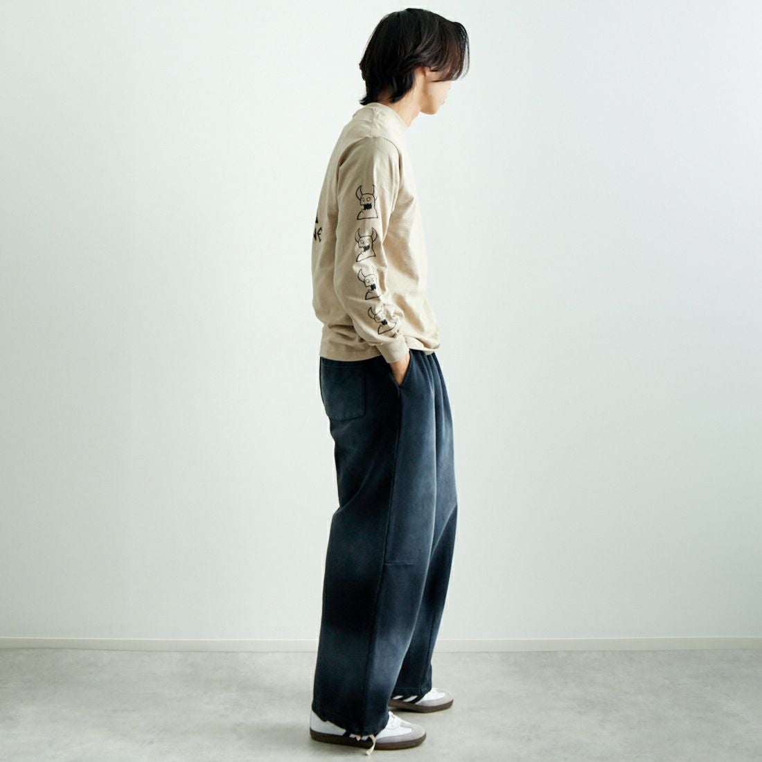 toy machine [トイマシーン] スケッチーモンスター ロングスリーブTシャツ [TMPFLT5] SAND &&モデル身長：179cm 着用サイズ：M&&