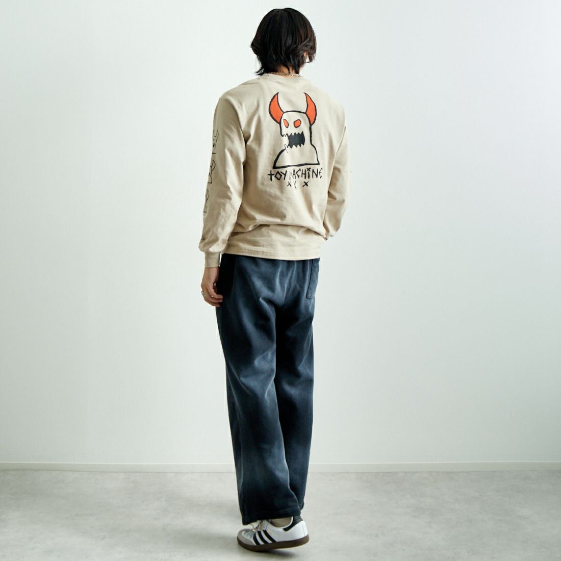toy machine [トイマシーン] スケッチーモンスター ロングスリーブTシャツ [TMPFLT5] SAND &&モデル身長：179cm 着用サイズ：M&&