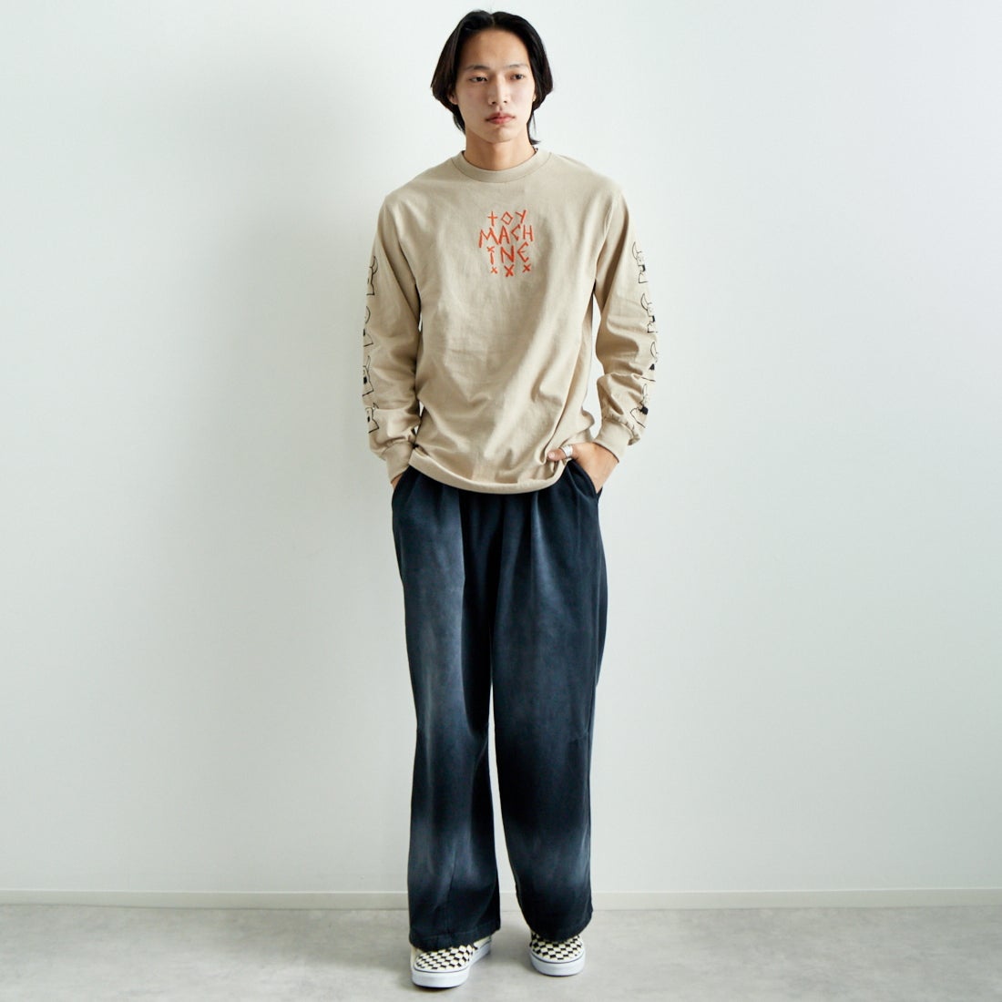 toy machine [トイマシーン] スケッチーモンスター ロングスリーブTシャツ [TMPFLT5] SAND &&モデル身長：179cm 着用サイズ：M&&