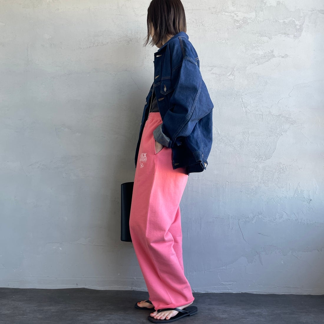 HANDTEX [ハンドテックス] 別注 ワンポイントロゴ ワイドストレートスウェットパンツ [HT1-PT-IN5-JF] ﾋﾟﾝｸ &&モデル身長：158cm 着用サイズ：F&&