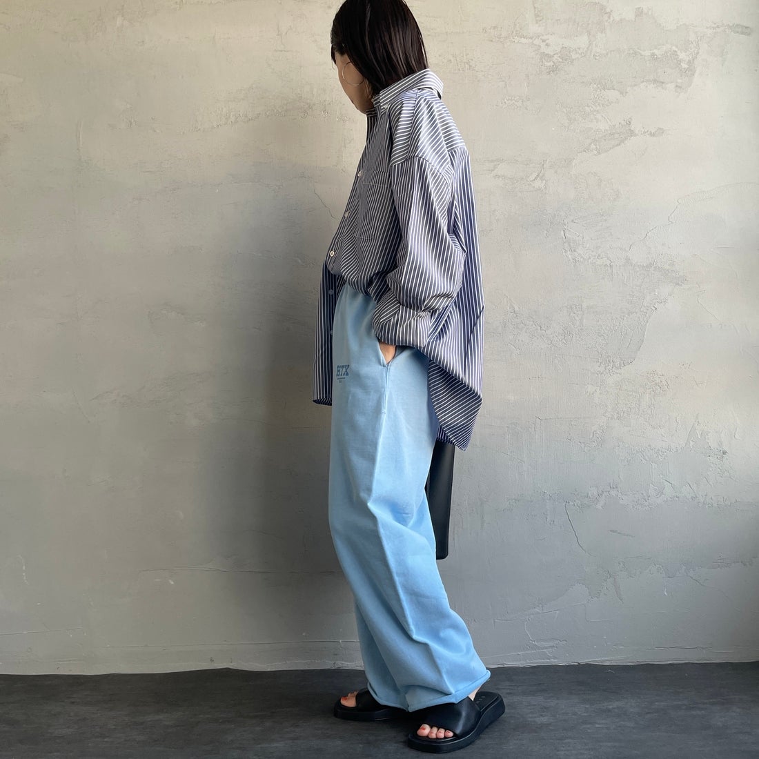 HANDTEX [ハンドテックス] 別注 ワンポイントロゴ ワイドストレートスウェットパンツ [HT1-PT-IN5-JF] ｻｯｸｽ &&モデル身長：158cm 着用サイズ：F&&