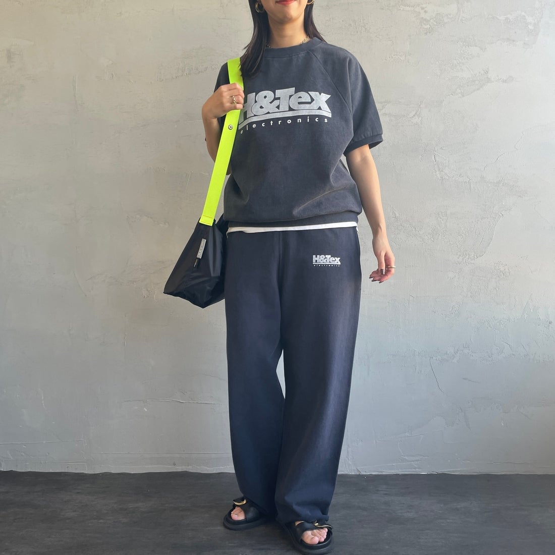 HANDTEX [ハンドテックス] 別注 ワンポイントロゴ ワイドストレートスウェットパンツ [HT1-PT-IN5-JF] ﾈｲﾋﾞｰ &&モデル身長：163cm 着用サイズ：F&&