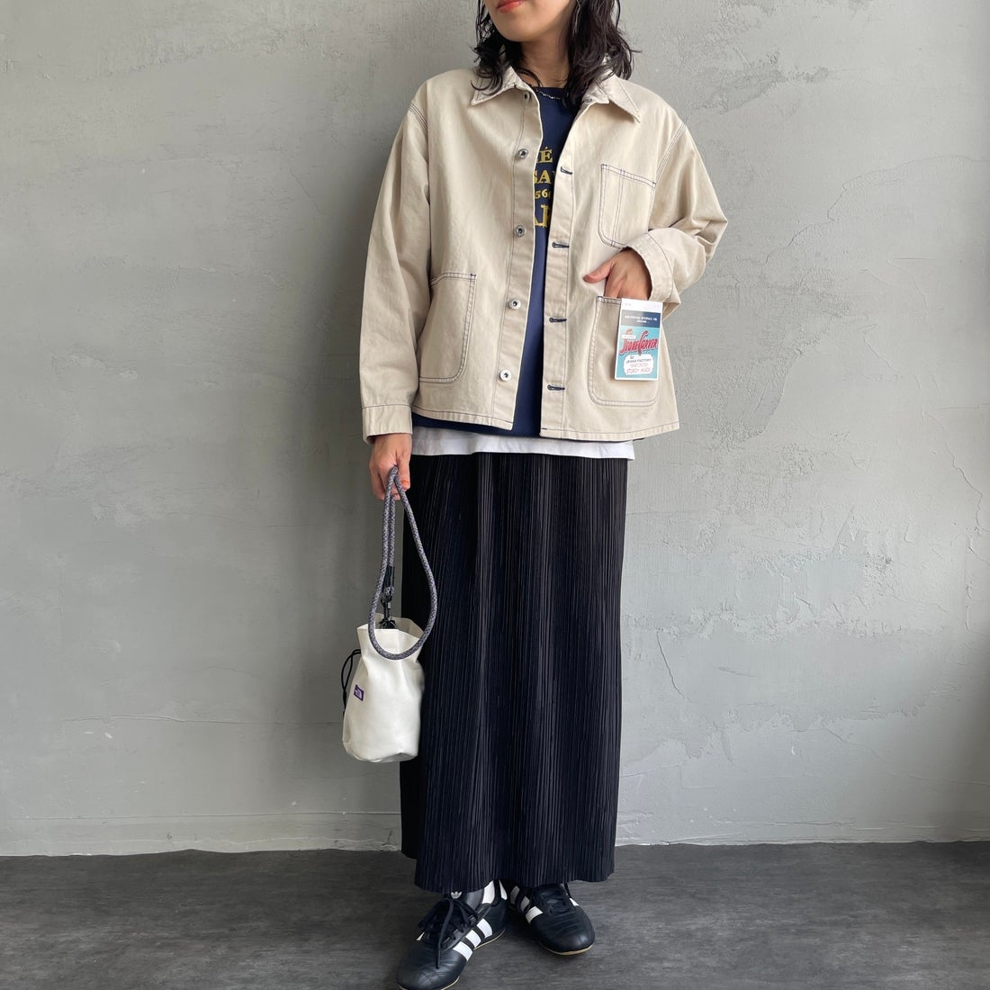 UNIVERSAL OVERALL [ユニバーサルオーバーオール] 別注 配色ステッチカバーオールジャケット [U2512403IN-JF] IVORY &&モデル身長：160cm 着用サイズ：F&&