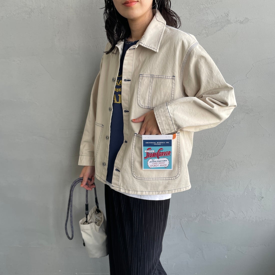 UNIVERSAL OVERALL [ユニバーサルオーバーオール] 別注 配色ステッチカバーオールジャケット [U2512403IN-JF] IVORY &&モデル身長：160cm 着用サイズ：F&&