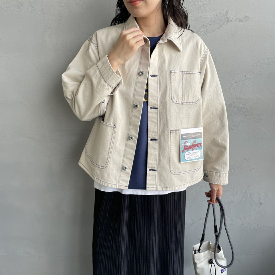 UNIVERSAL OVERALL [ユニバーサルオーバーオール] 別注 配色ステッチカバーオールジャケット [U2512403IN-JF] IVORY &&モデル身長：160cm 着用サイズ：F&&