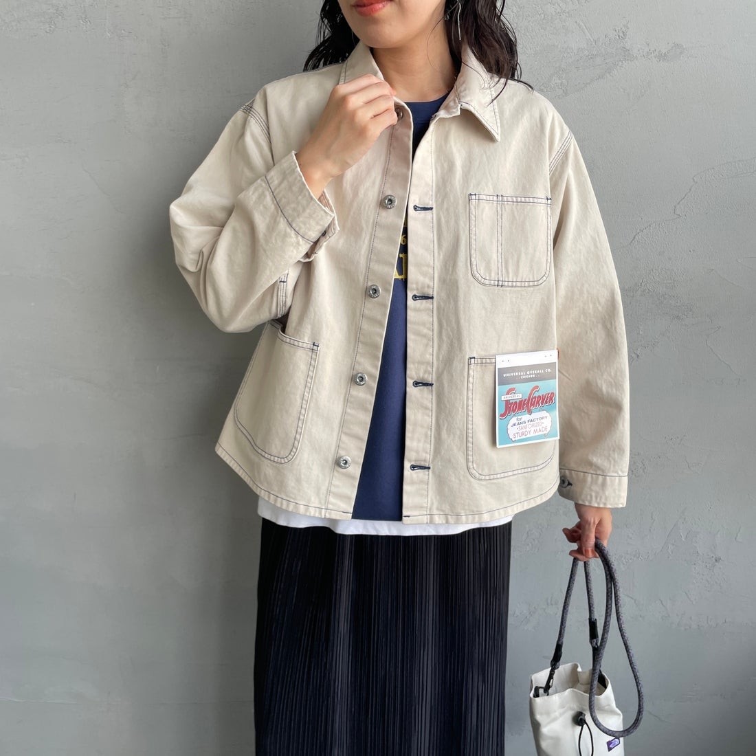 UNIVERSAL OVERALL [ユニバーサルオーバーオール] 別注 配色ステッチカバーオールジャケット [U2512403IN-JF] IVORY &&モデル身長：160cm 着用サイズ：F&&