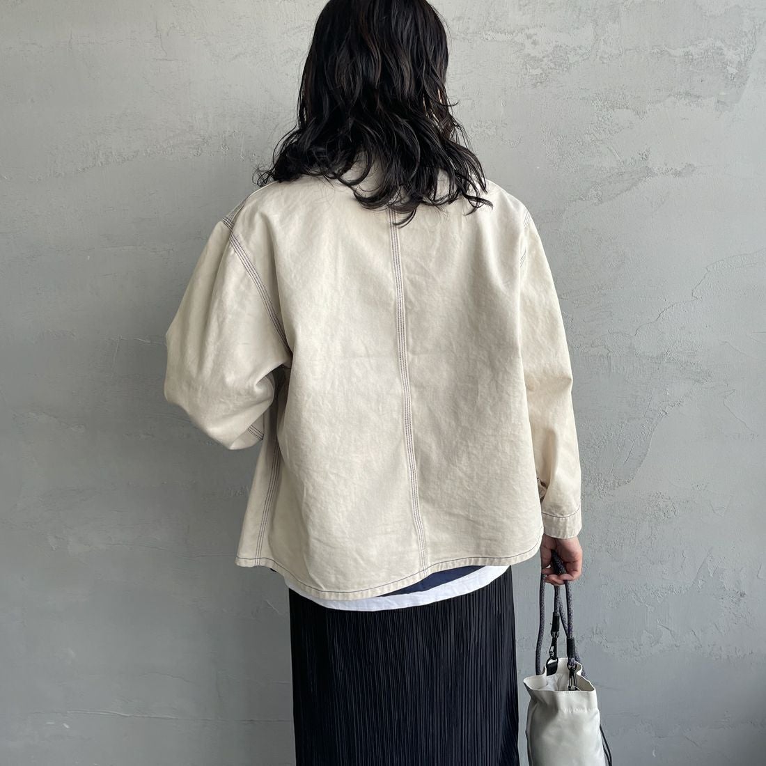 UNIVERSAL OVERALL [ユニバーサルオーバーオール] 別注 配色ステッチカバーオールジャケット [U2512403IN-JF] IVORY &&モデル身長：160cm 着用サイズ：F&&