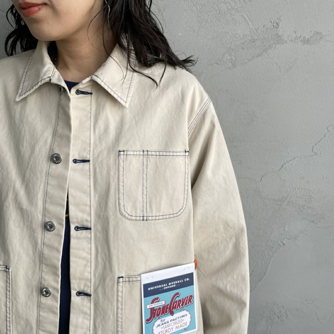 UNIVERSAL OVERALL [ユニバーサルオーバーオール] 別注 配色ステッチカバーオールジャケット [U2512403IN-JF] IVORY &&モデル身長：160cm 着用サイズ：F&&