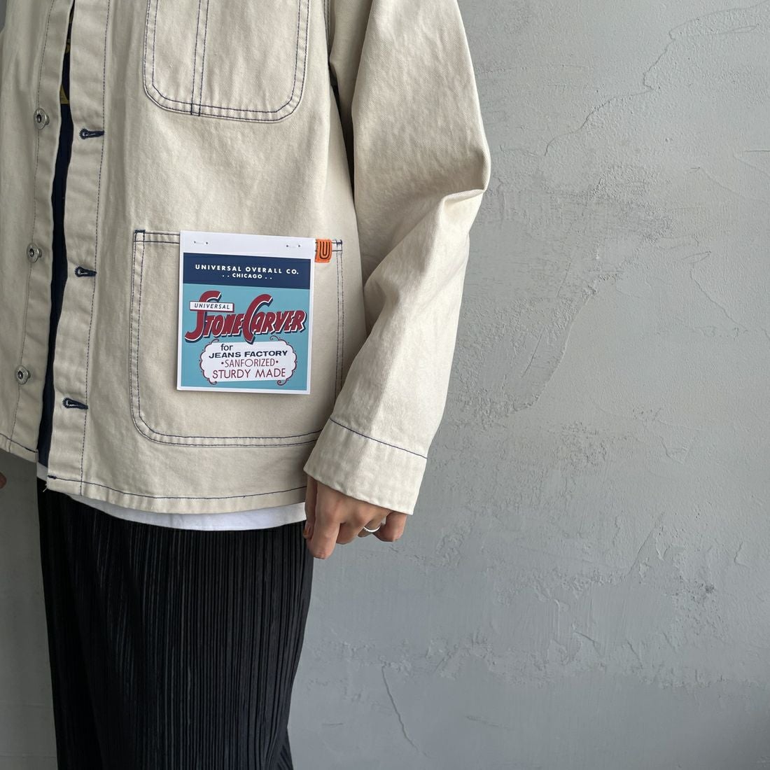 UNIVERSAL OVERALL [ユニバーサルオーバーオール] 別注 配色ステッチカバーオールジャケット [U2512403IN-JF] IVORY &&モデル身長：160cm 着用サイズ：F&&