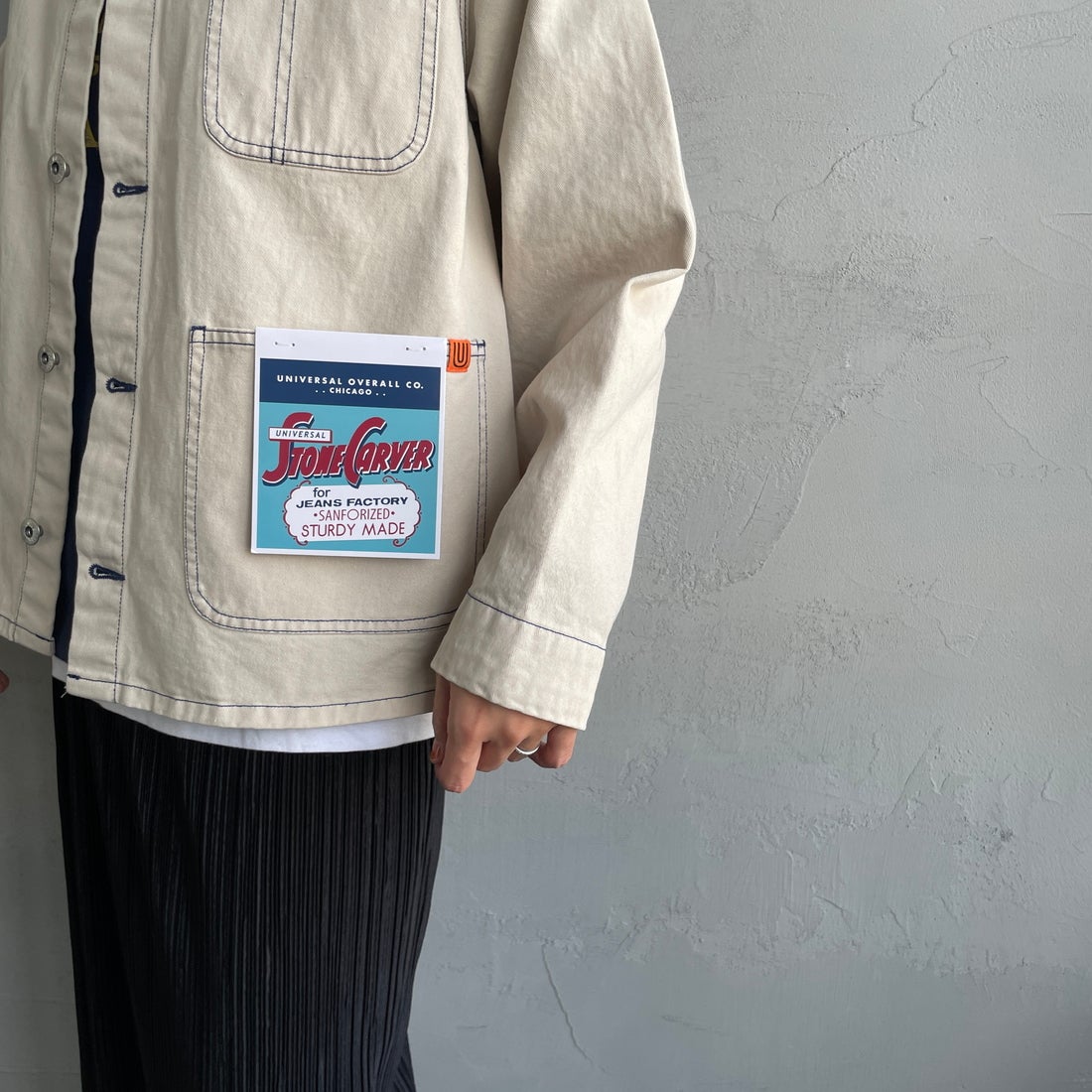 UNIVERSAL OVERALL [ユニバーサルオーバーオール] 別注 配色ステッチカバーオールジャケット [U2512403IN-JF] IVORY &&モデル身長：160cm 着用サイズ：F&&