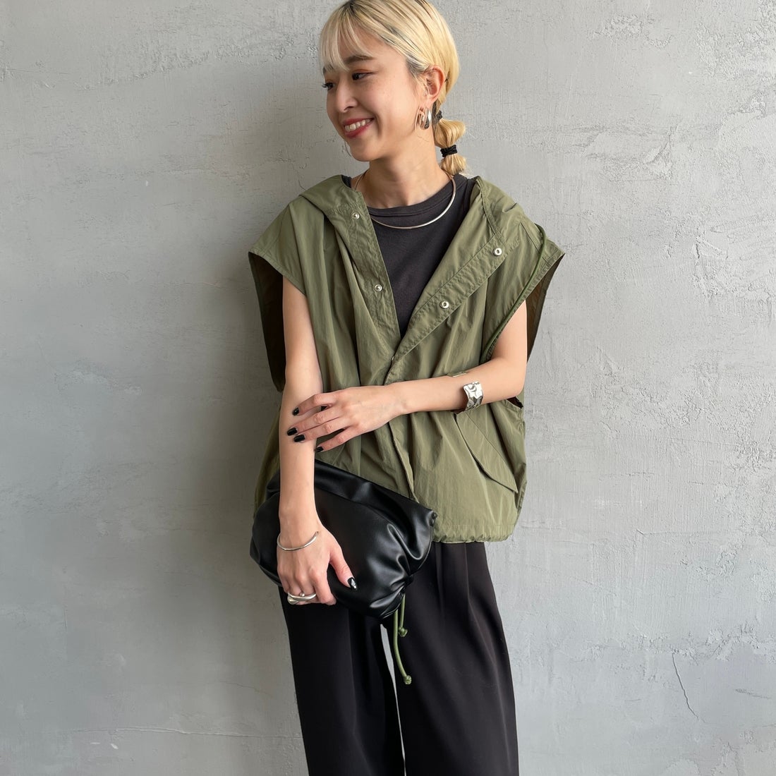 MILITARY [ミリタリー] 別注 スノーパーカーベスト [T-25389007-JF] OLIVE &&モデル身長：150cm 着用サイズ：M&&
