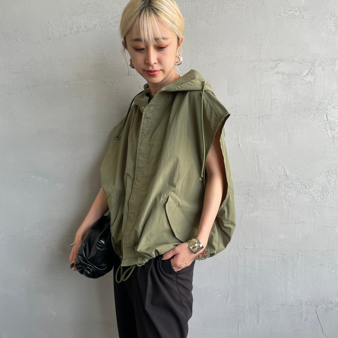 MILITARY [ミリタリー] 別注 スノーパーカーベスト [T-25389007-JF] OLIVE &&モデル身長：150cm 着用サイズ：M&&