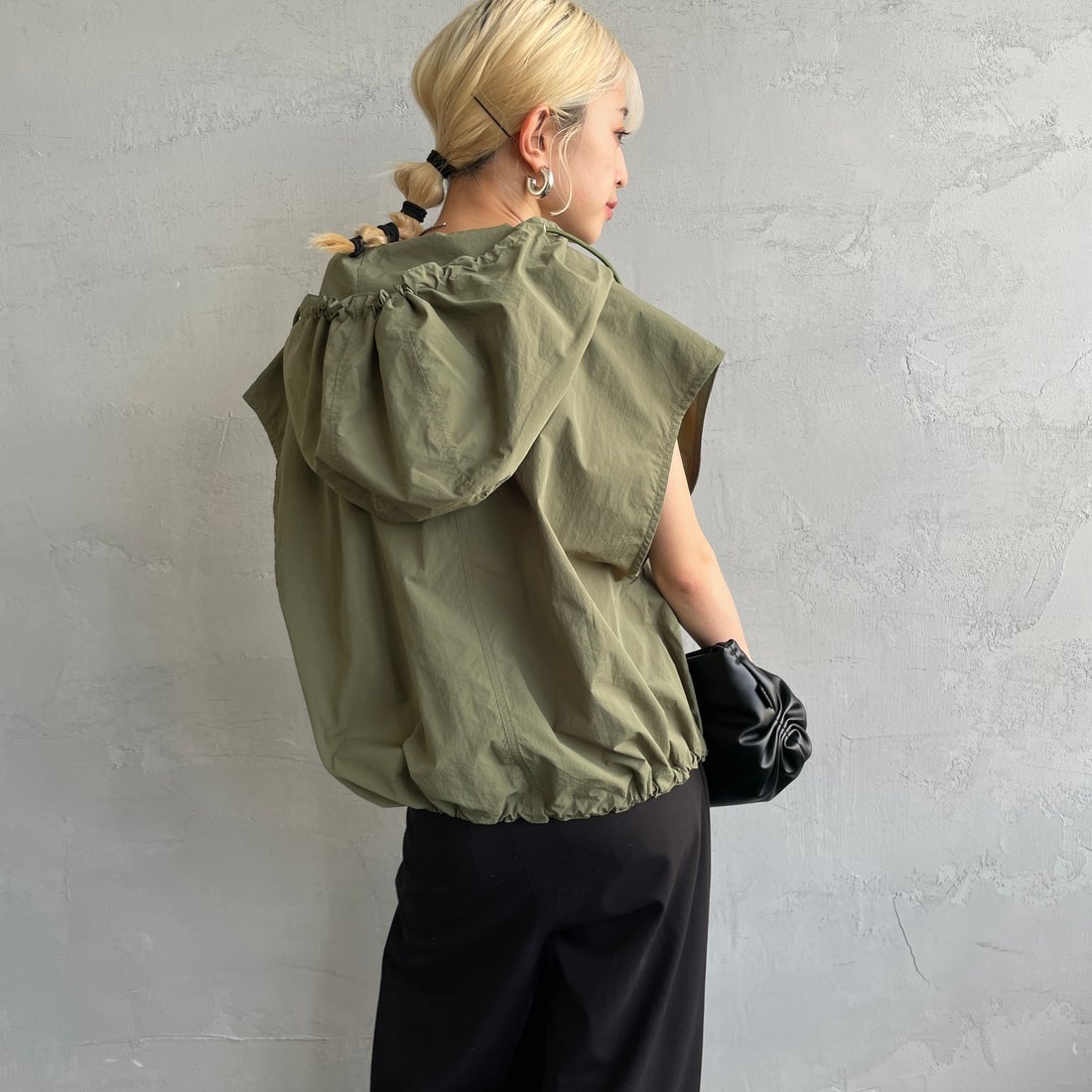 MILITARY [ミリタリー] 別注 スノーパーカーベスト [T-25389007-JF] OLIVE &&モデル身長：150cm 着用サイズ：M&&