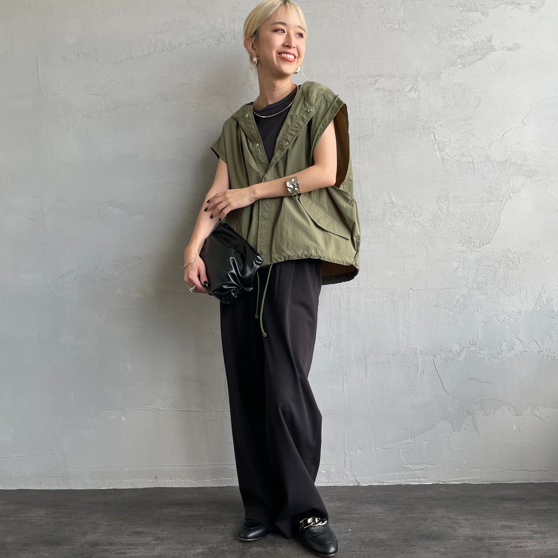 MILITARY [ミリタリー] 別注 スノーパーカーベスト [T-25389007-JF] OLIVE &&モデル身長：150cm 着用サイズ：M&&