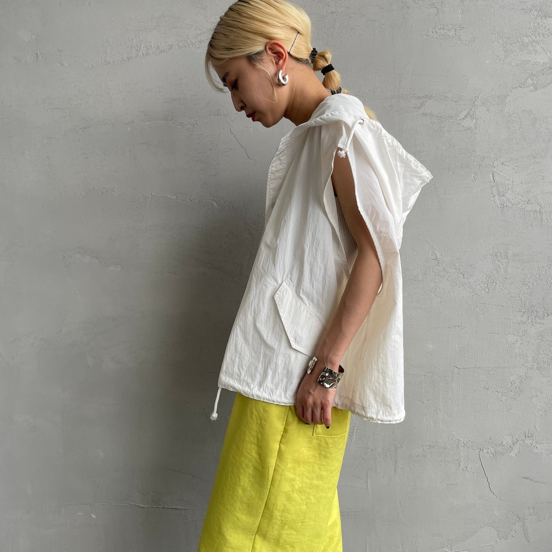 MILITARY [ミリタリー] 別注 スノーパーカーベスト [T-25389007-JF] WHITE &&モデル身長：150cm 着用サイズ：M&&